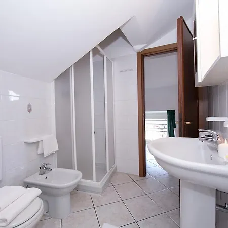 Riva Del Lario Apartment Gravedona