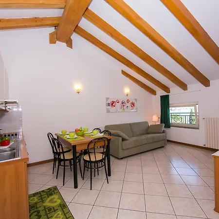 Riva Del Lario Apartment Gravedona